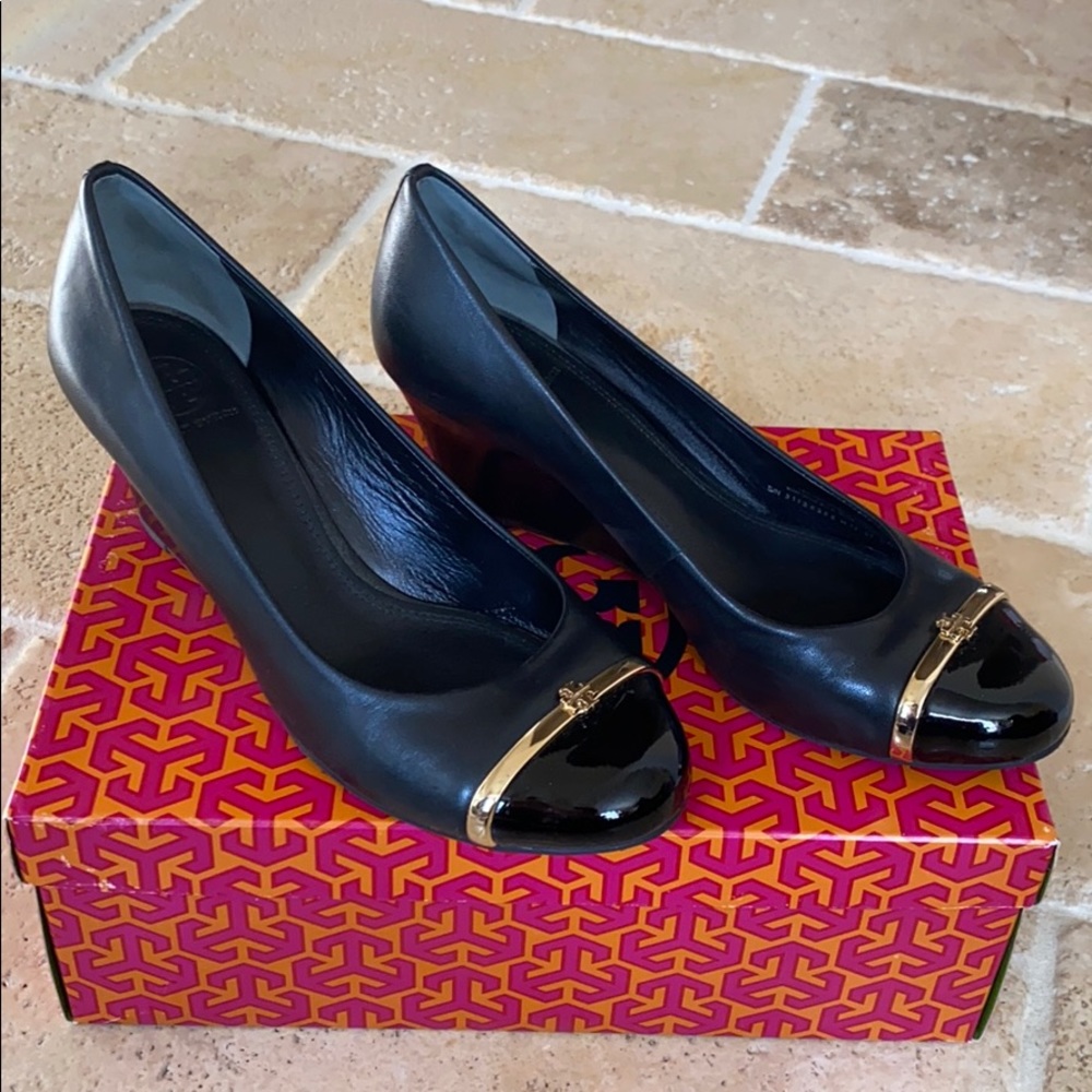 Tory Burch Black Patent Toe Wedge 8M